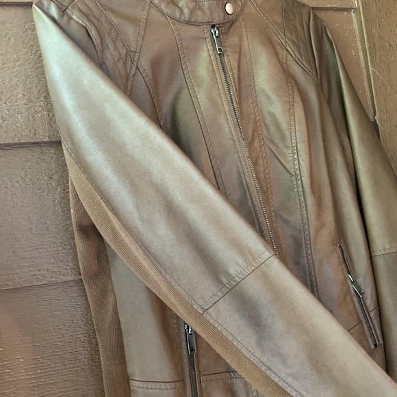 Fake leather jacket - Picture 2 of 5